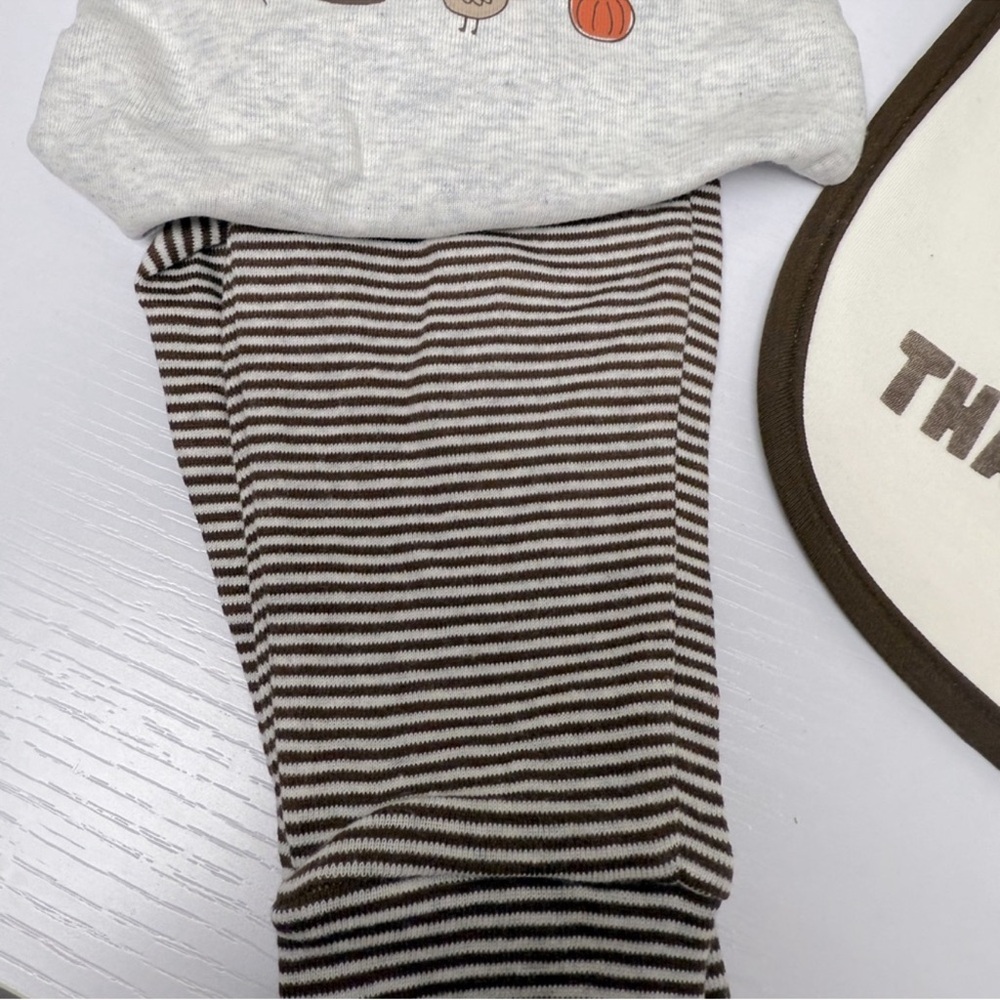 New! Carter's My First Thanksgiving 3-piece set, bodysuit, pants, & bib, 6 month - Picture 5 of 6